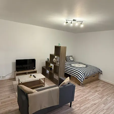 Lumineux Avec Balcon Proche De La Gare