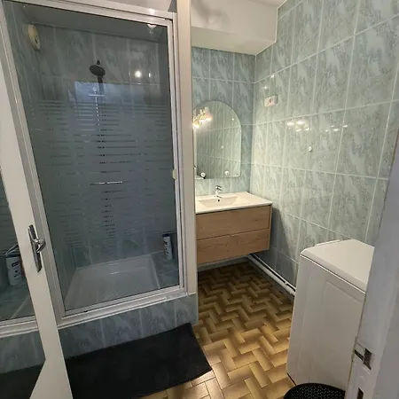 Lumineux Avec Balcon Proche De La Gare