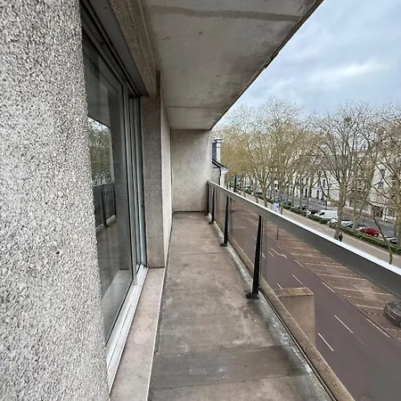 Lumineux Avec Balcon Proche De La Gare 아파트