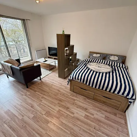 Lumineux Avec Balcon Proche De La Gare