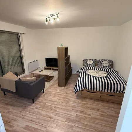 Lumineux Avec Balcon Proche De La Gare 아파트 *