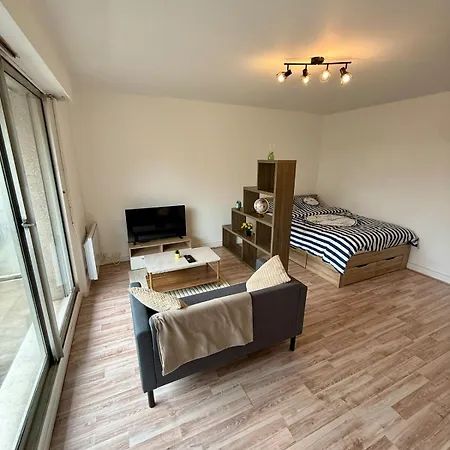 Lumineux Avec Balcon Proche De La Gare