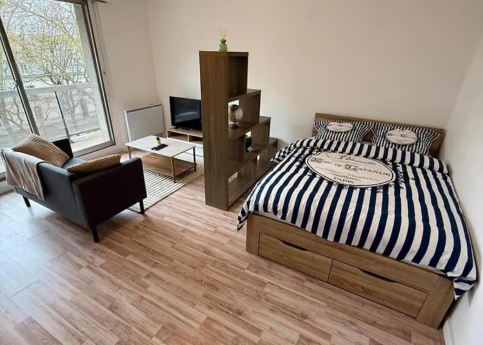 Lumineux Avec Balcon Proche De La Gare