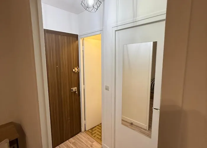 Lumineux Avec Balcon Proche De La Gare *