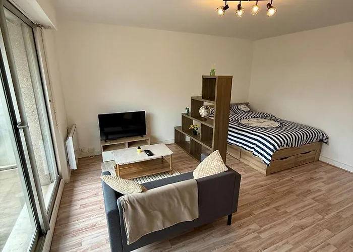 Lumineux Avec Balcon Proche De La Gare